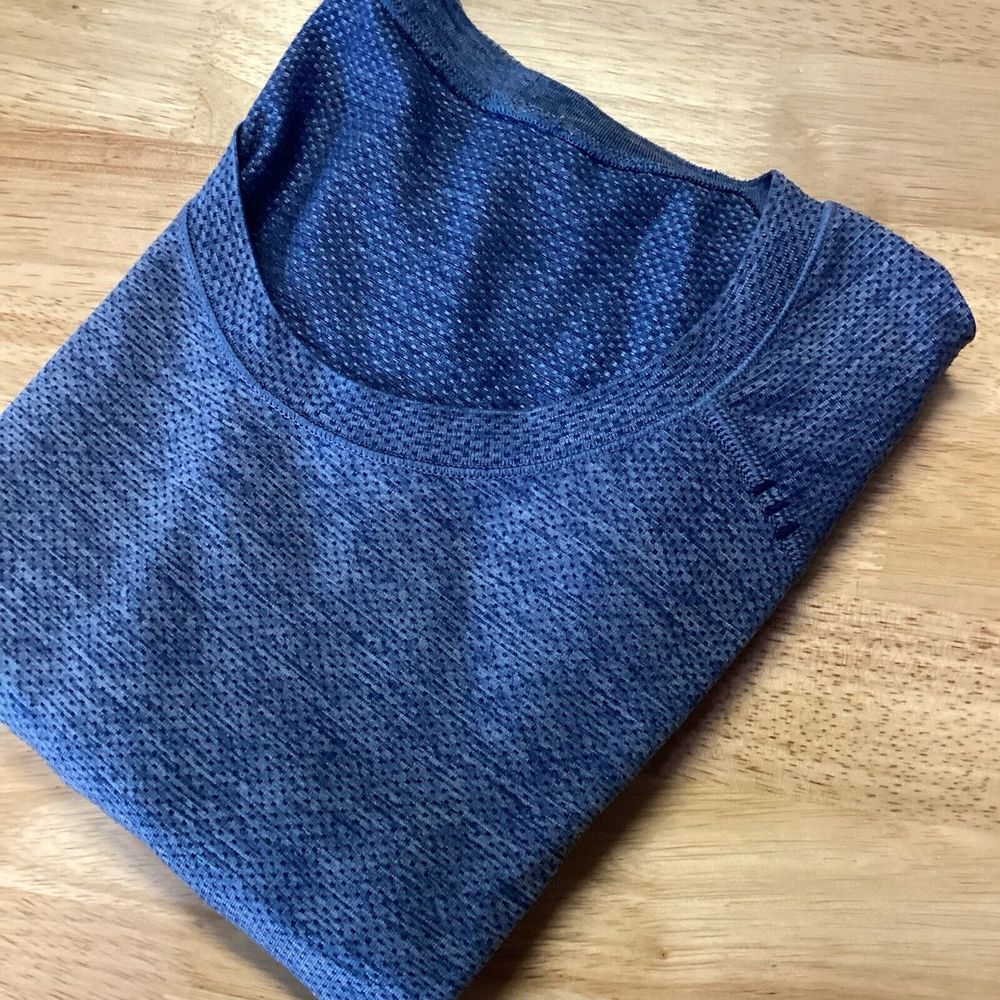 LULULEMON Metal Vent Tech Shirt Men's M Heathered Blue Short Sleeve‎ EUC